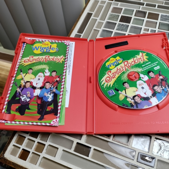 The Wiggles-Santas Rocking!-dvd-must bundle with another item 💜 - Picture 3 of 3